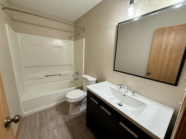 2477 Smithfield Court, Aurora, IL 60503