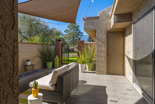 2910 Calle Loreto, Palm Springs, CA 92264