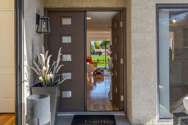 2910 Calle Loreto, Palm Springs, CA 92264