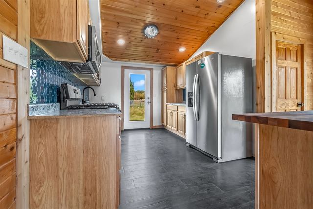 10149 Dennings Road, Jonesville, MI 49250