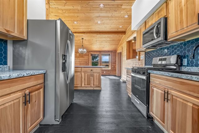 10149 Dennings Road, Jonesville, MI 49250