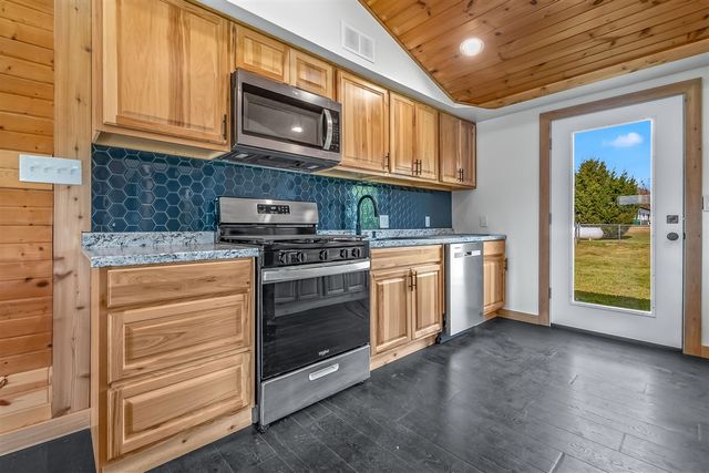 10149 Dennings Road, Jonesville, MI 49250