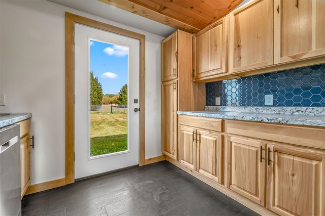 10149 Dennings Road, Jonesville, MI 49250