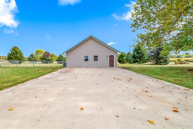 10149 Dennings Road, Jonesville, MI 49250