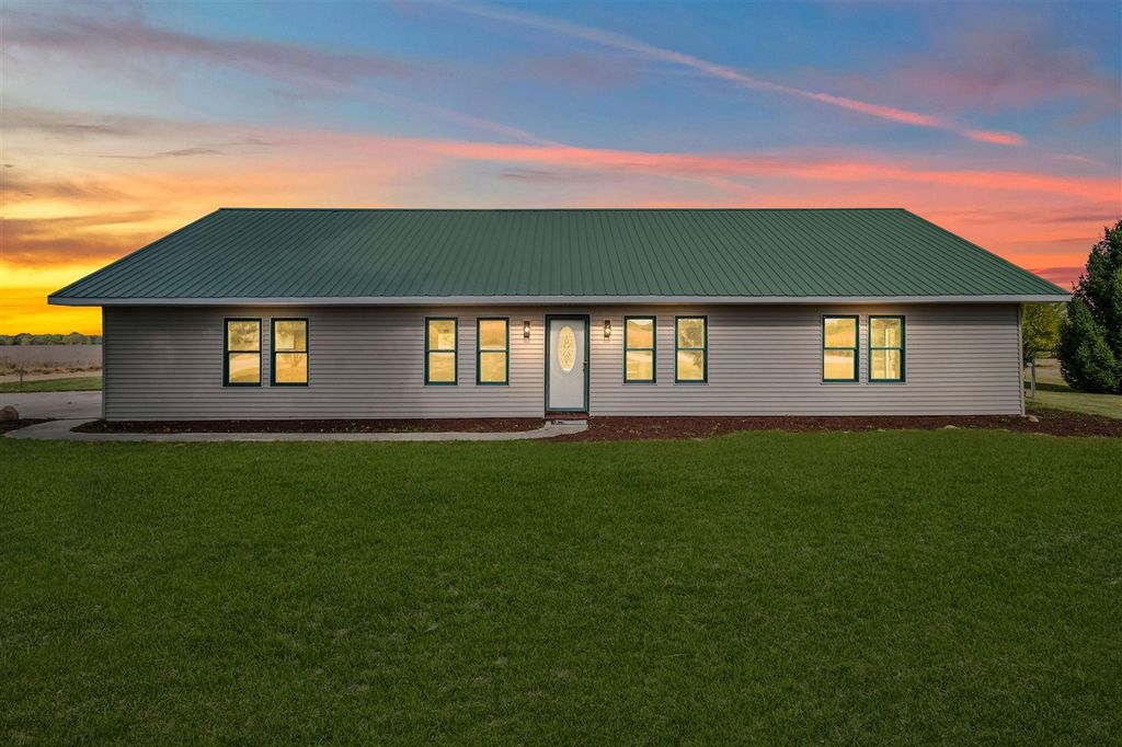 10149 Dennings Road, Jonesville, MI 49250