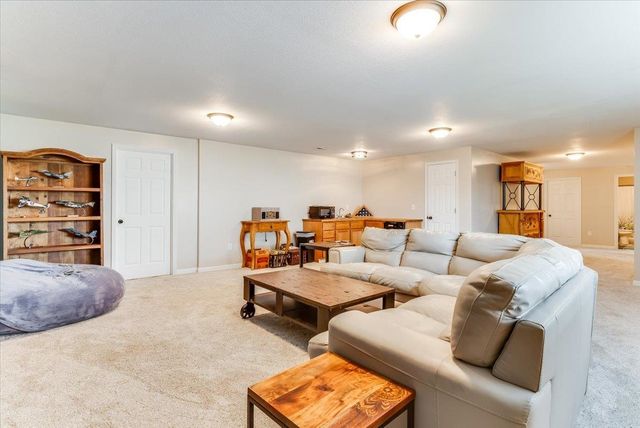 1269 N Forestview Ct, Wichita, KS 67235