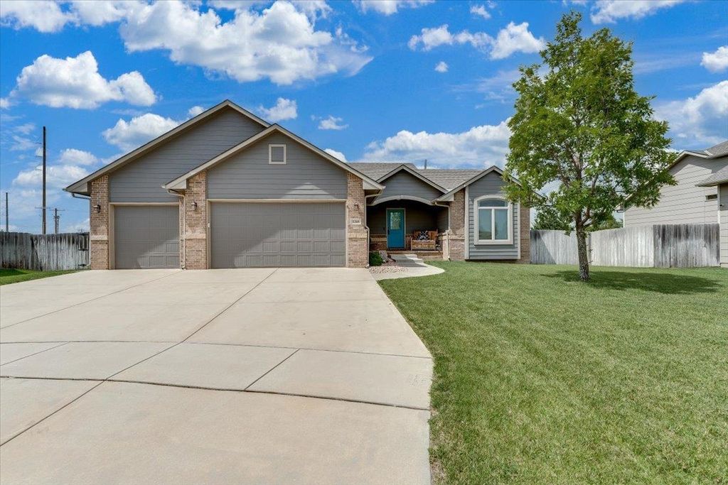 1269 N Forestview Ct, Wichita, KS 67235