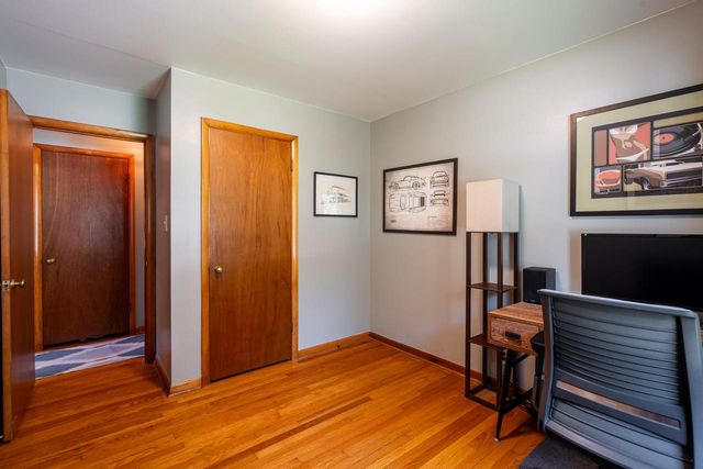 4014 S Logan COURT, Milwaukee, WI 53207