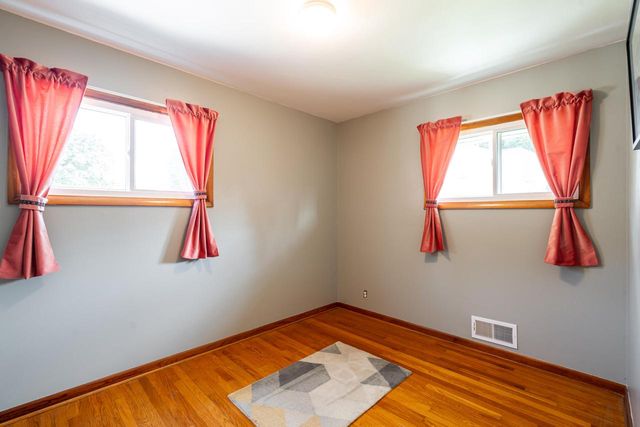 4014 S Logan COURT, Milwaukee, WI 53207