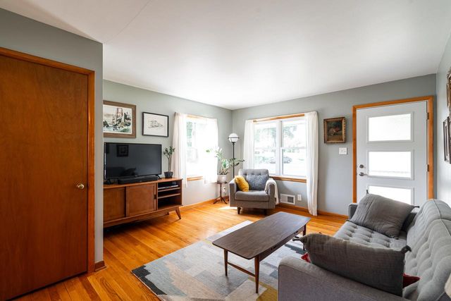 4014 S Logan COURT, Milwaukee, WI 53207