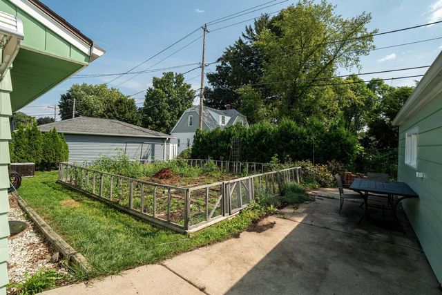 4014 S Logan COURT, Milwaukee, WI 53207