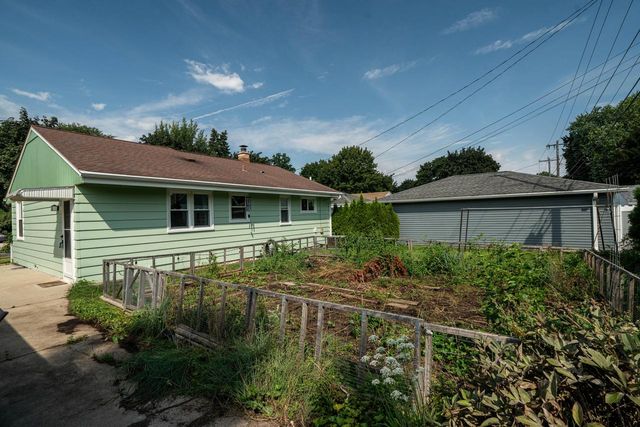 4014 S Logan COURT, Milwaukee, WI 53207