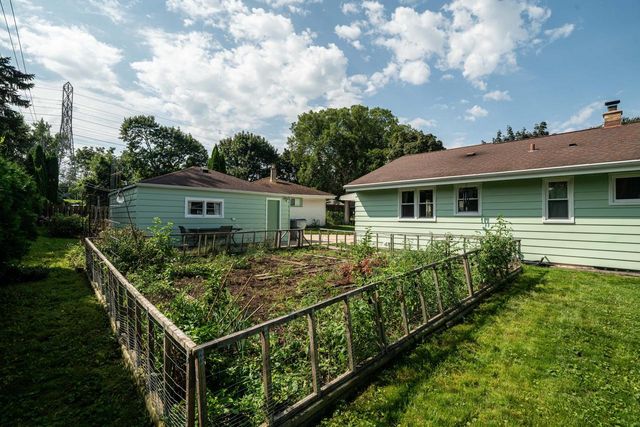 4014 S Logan COURT, Milwaukee, WI 53207
