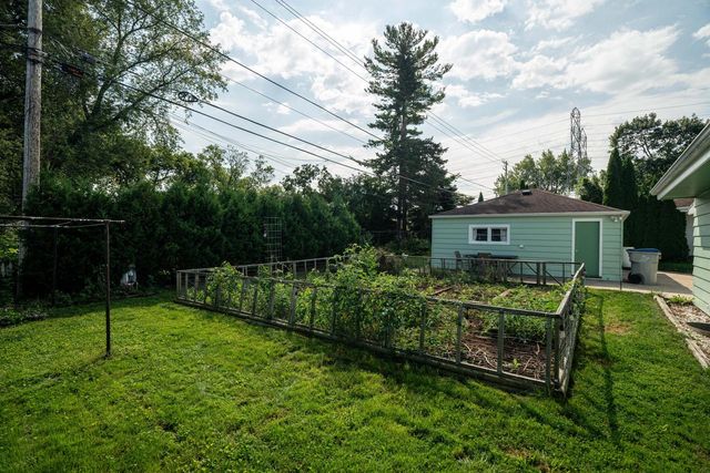 4014 S Logan COURT, Milwaukee, WI 53207