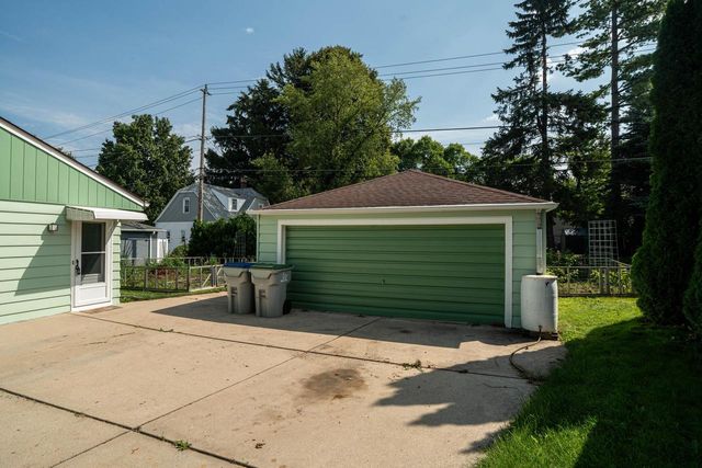 4014 S Logan COURT, Milwaukee, WI 53207