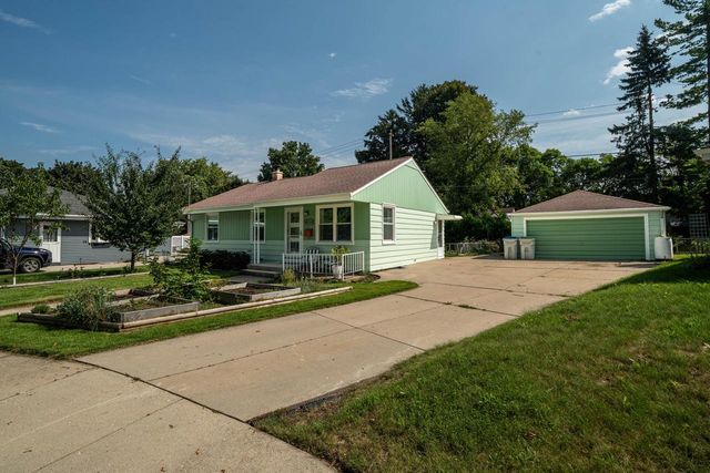 4014 S Logan COURT, Milwaukee, WI 53207