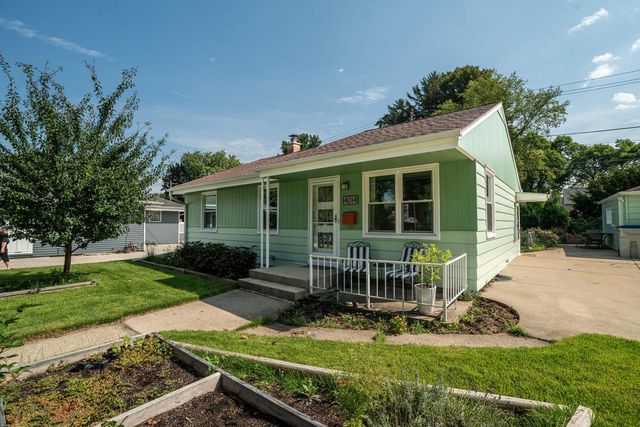 4014 S Logan COURT, Milwaukee, WI 53207