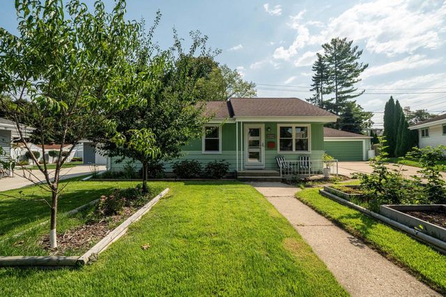 4014 S Logan COURT, Milwaukee, WI 53207