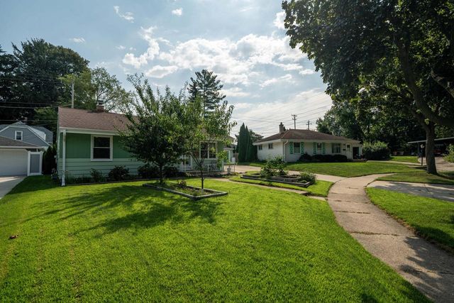 4014 S Logan COURT, Milwaukee, WI 53207