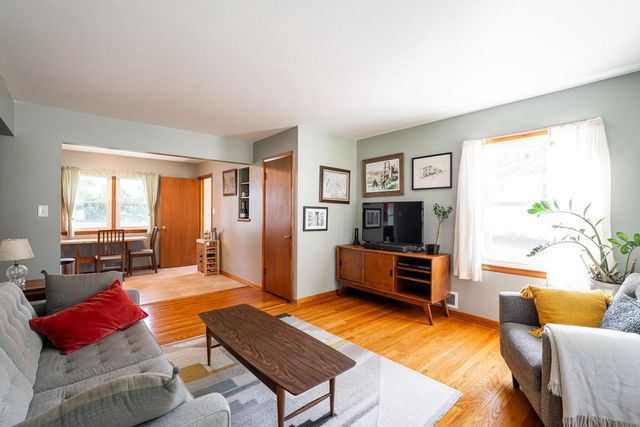 4014 S Logan COURT, Milwaukee, WI 53207
