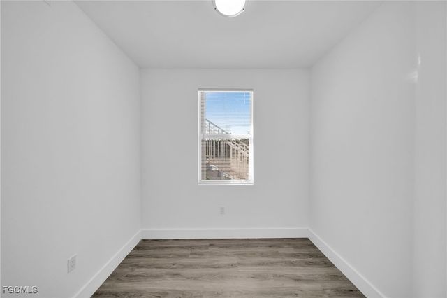 275 SW 4th ST 120, Cape Coral, FL 33991