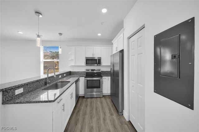 275 SW 4th ST 120, Cape Coral, FL 33991