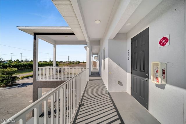 275 SW 4th ST 120, Cape Coral, FL 33991