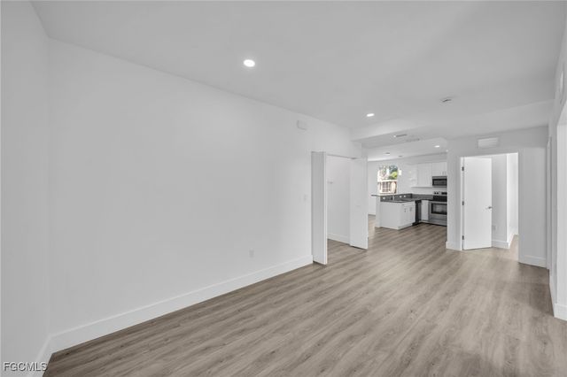 275 SW 4th ST 120, Cape Coral, FL 33991