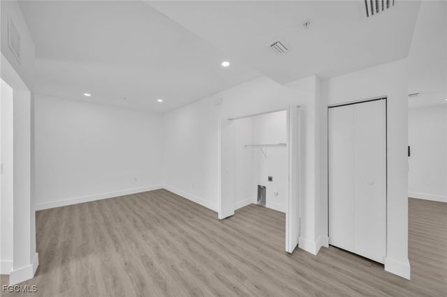 275 SW 4th ST 120, Cape Coral, FL 33991