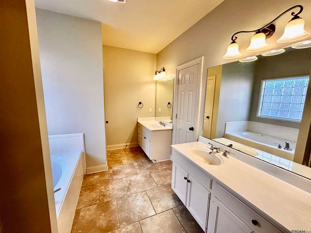 10073 Chanel Dr, Denham Springs, LA 70706