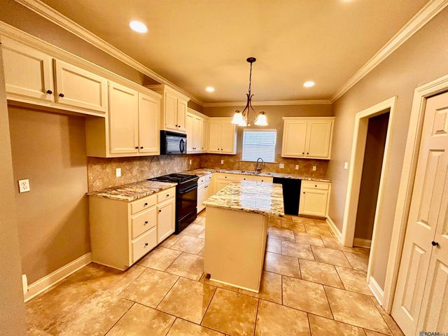 10073 Chanel Dr, Denham Springs, LA 70706