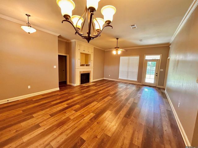 10073 Chanel Dr, Denham Springs, LA 70706