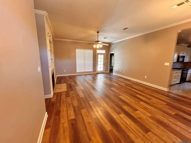 10073 Chanel Dr, Denham Springs, LA 70706