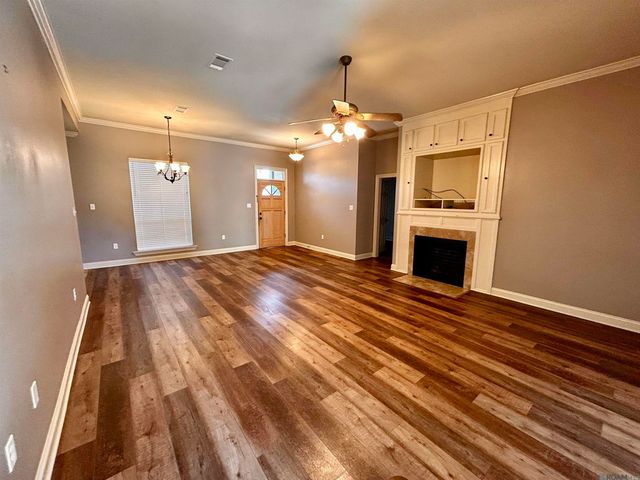 10073 Chanel Dr, Denham Springs, LA 70706