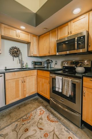 1391 Hyde Park Ave D, Boston, MA 02136