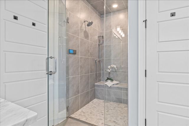 30 S Orchard Circle, Lake Forest, IL 60045