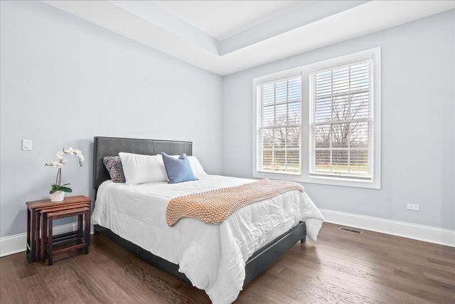 30 S Orchard Circle, Lake Forest, IL 60045