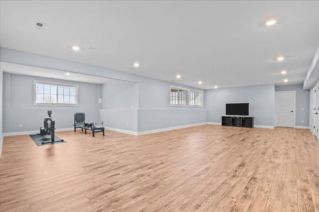 30 S Orchard Circle, Lake Forest, IL 60045