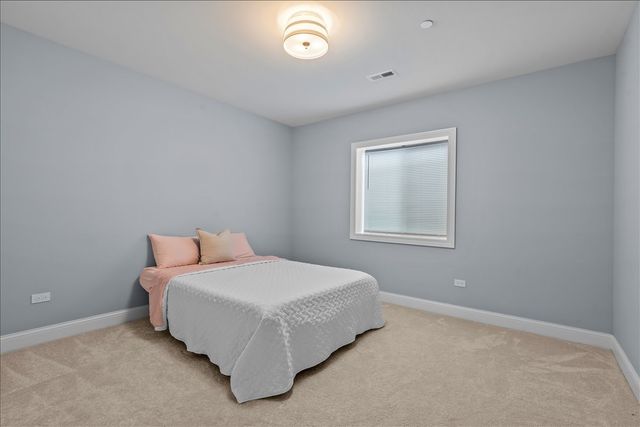 30 S Orchard Circle, Lake Forest, IL 60045