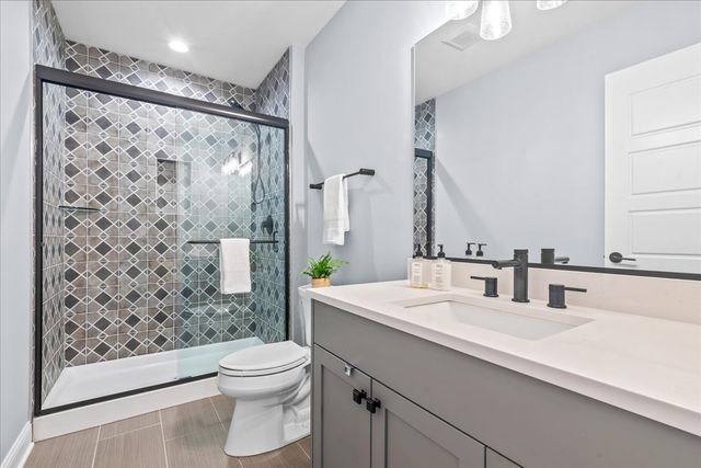 30 S Orchard Circle, Lake Forest, IL 60045