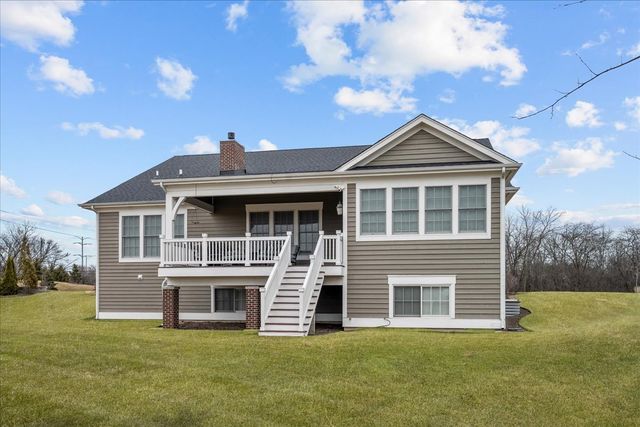 30 S Orchard Circle, Lake Forest, IL 60045