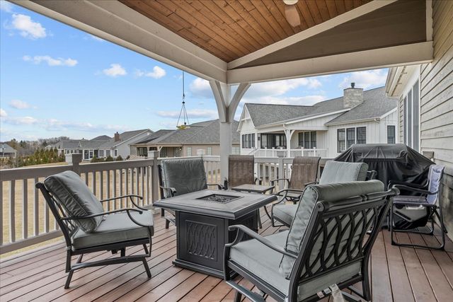 30 S Orchard Circle, Lake Forest, IL 60045