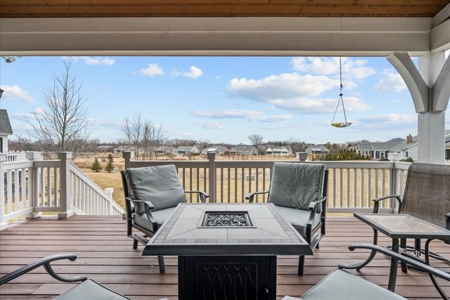 30 S Orchard Circle, Lake Forest, IL 60045