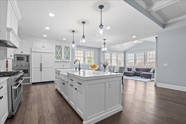 30 S Orchard Circle, Lake Forest, IL 60045