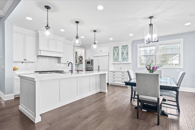 30 S Orchard Circle, Lake Forest, IL 60045