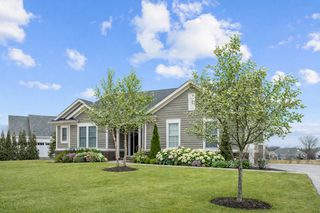30 S Orchard Circle, Lake Forest, IL 60045