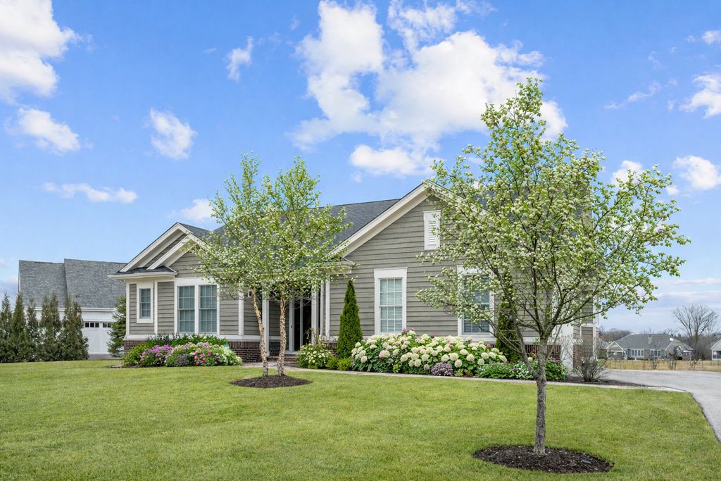 30 S Orchard Circle, Lake Forest, IL 60045