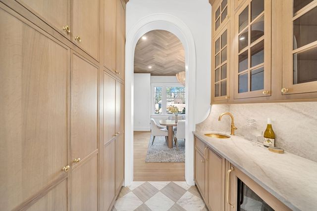 222 Grove St, Wellesley, MA 02482