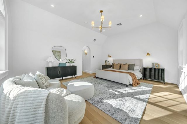 222 Grove St, Wellesley, MA 02482