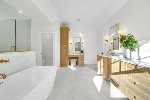 222 Grove St, Wellesley, MA 02482